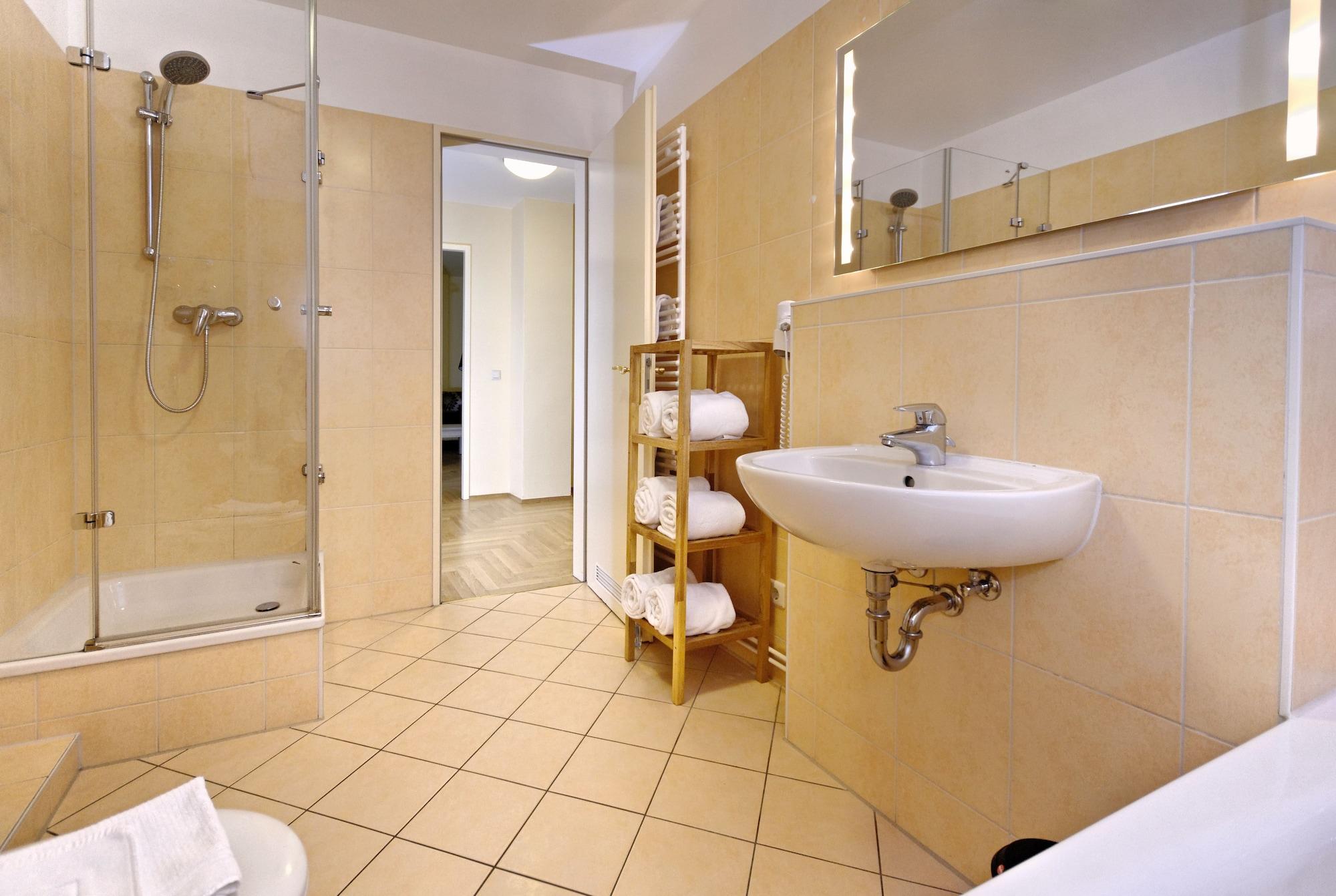 Amc Bundesallee Apartment